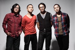 The Rain Hidupkan Lagi Hit Klasik Sepanjang Jalan Kenangan