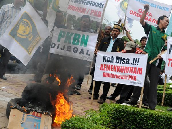 Dijegal Verifikasi, Massa Yenny Wahid Marah