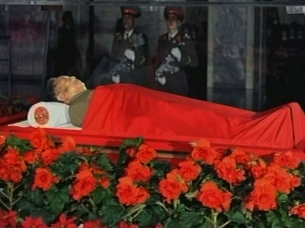 Jenazah Kim Jong-il Disemayamkan