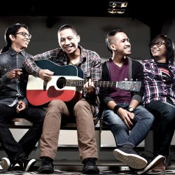 The Rain Coba Lebih Ceria Lewat Sepanjang Jalan Kenangan