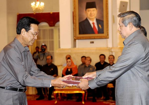SBY Serahkan DIPA Tahun 2012