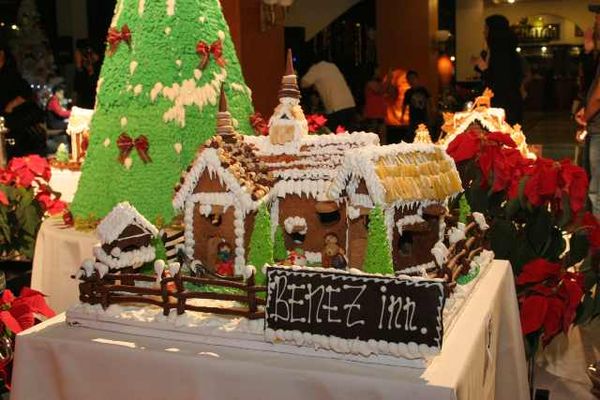 Kompetisi Gingerbread House Antar Hotel