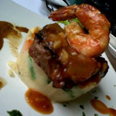 Surf and Turf, Udang Seluncur di Atas Tenderloin
