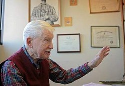 Rahasia Dokter Usia Seabad yang Telah Tangani Pasien 4 Generasi