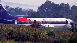 Roda Sriwijaya Air Rusak, Pesawat Masih di Ujung Landasan Bandara Yogya