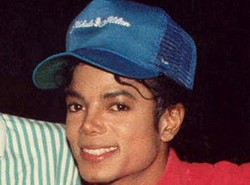 Perabotan Rumah Michael Jackson Dilelang Hampir 1 Juta Dollar AS