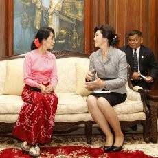 Temui Suu Kyi, PM Thailand Nyatakan Dukungan untuk Pemilu