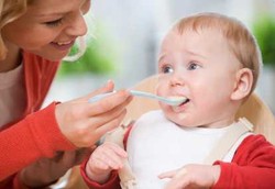  Hindari Garam Saat Kenalkan Makanan Pertama Bayi