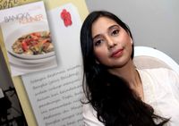 Ayu Azhari Rilis Buku Masakan