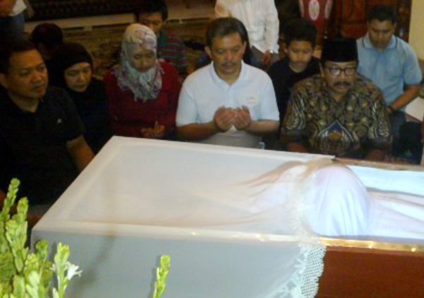 Mantan Gubernur Jatim Soelarso Meninggal 