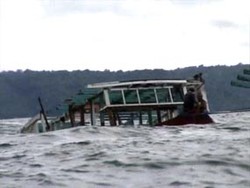 Dua Orang Diduga ABK Imigran Dibawa ke Ditpolair Polda Jatim