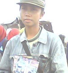 Muanisak Satu-satunya Tukang Ojek Perempuan di Lumpur Lapindo