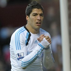 Suarez Didukung Rekan-rekannya di Timnas