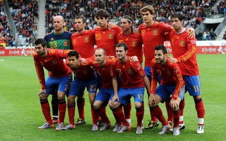 Spanyol Akhiri Tahun di Puncak