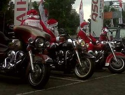 Sinterklas Siap Naik Harley Keliling Jakarta