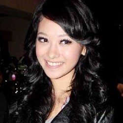 Poppy Bunga: Dulu Ingin Nikah Muda, Sekarang Nikah Sama Siapa?