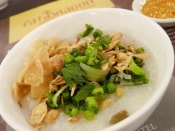 Slurpp... Hangat Gurih Bubur Pitan Plus Hakau Goreng!