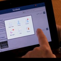 RIM Percanggih Fitur Aplikasi Facebook di Playbook