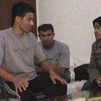 Imigran Lolos Diduga karena Bantuan Polisi & Petugas Imigrasi