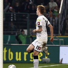 Schalke Disingkirkan Gladbach