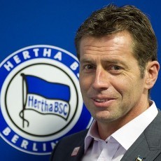 Hertha Pilih Skibbe sebagai Pelatih Baru
