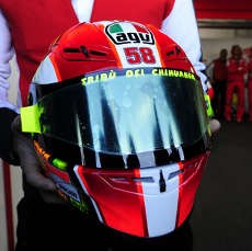 Rossi Usung Ciri Simoncelli di Helmnya Musim Depan