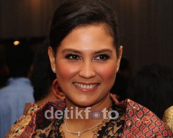 8 Selebriti Cantik yang Kini Sibuk Jadi Ibu