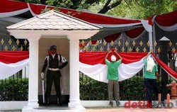  Natal & Tahun Baru, Wisata Istana Ditutup