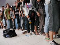 Wooww! 9 Jam Antre Tiket KA