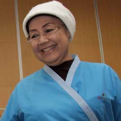 Nani Wijaya Tak Kesulitan Jadi Ustazah