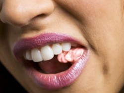 Roma Nyatakan Perang Terhadap Permen Karet