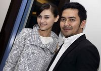 Prabu Revolusi Setia Dampingi Zee Zee Shahab