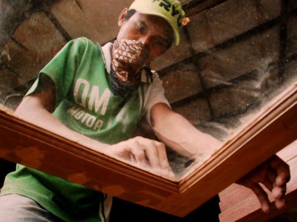 Pengrajin Kayu Terus Menggeliat