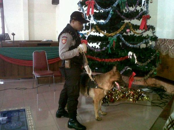 Sterilisasi Gereja Jelang Natal