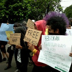 50 Anak Punk Bandung Geruduk Polrestabes Bandung