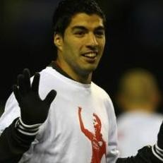 Kenapa sih Liverpool Bela Suarez Habis-habisan?