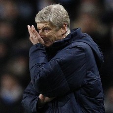 Wenger Puji Lini Belakang Arsenal