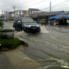 Seharian Diguyur Hujan, Pekanbaru Tergenang