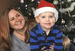 Bocah yang Tak Bisa Berbagi Suka Cita Karena Alergi Natal