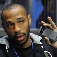 Wenger Pertimbangkan Pinjam Henry