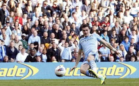 Adam Johnson Cemaskan Kansnya ke Euro 2012