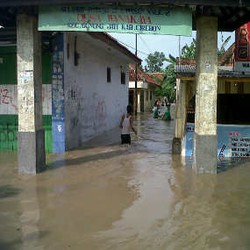 Ratusan Rumah Terendam Banjir di Cirebon