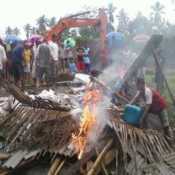 Protes Penambangan dengan Alat Berat, Warga Kali Krasak Bakar Bedeng