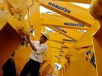 Wajah Optimis Industri Alat Berat