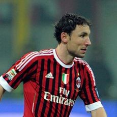Masih Ingin di Milan, Van Bommel?