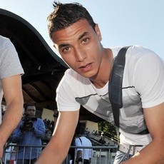 Chamakh Tak Mau Terus-terusan Jadi Cadangan