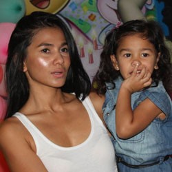 Ultah, Putri Sulung Nova Eliza Dihadiahi Kelinci