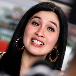 Sandra Dewi Berdoa Agar Makin Dekat dengan Jodoh