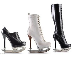 Wow, Ada Sepatu Skating dengan Hak Stiletto