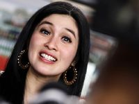 Si Jomblo Cantik Sandra Dewi